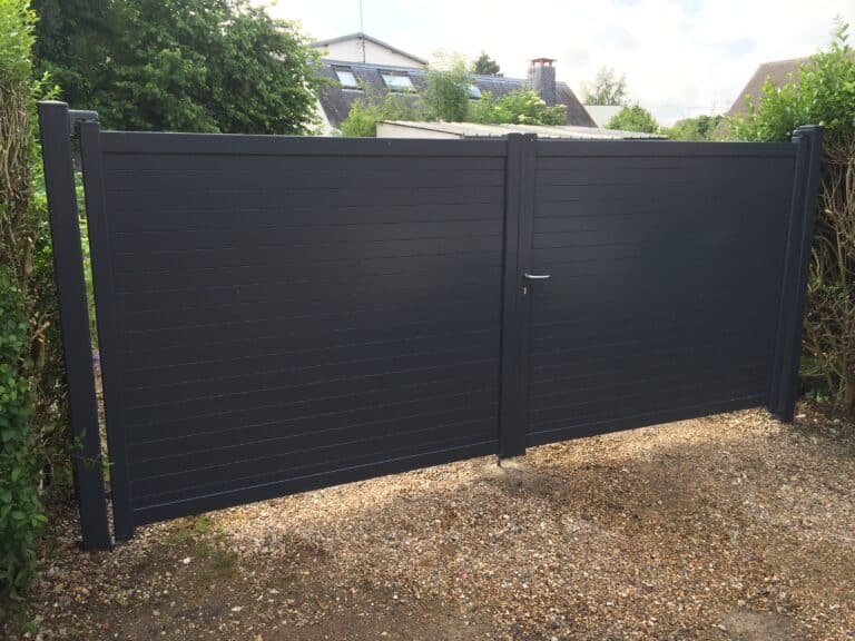 Lpa-amenagement-exterieur - Portail sur mesure aluminium à Mesnil-esnard : choix et budget - Featured Image 1